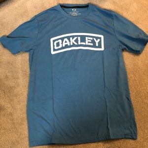 Oakley T-shirt